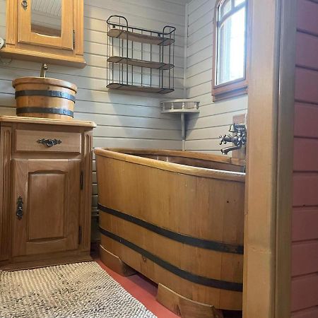 Гостевой дом Roulotte En Bois Sud France Le Soler Экстерьер фото